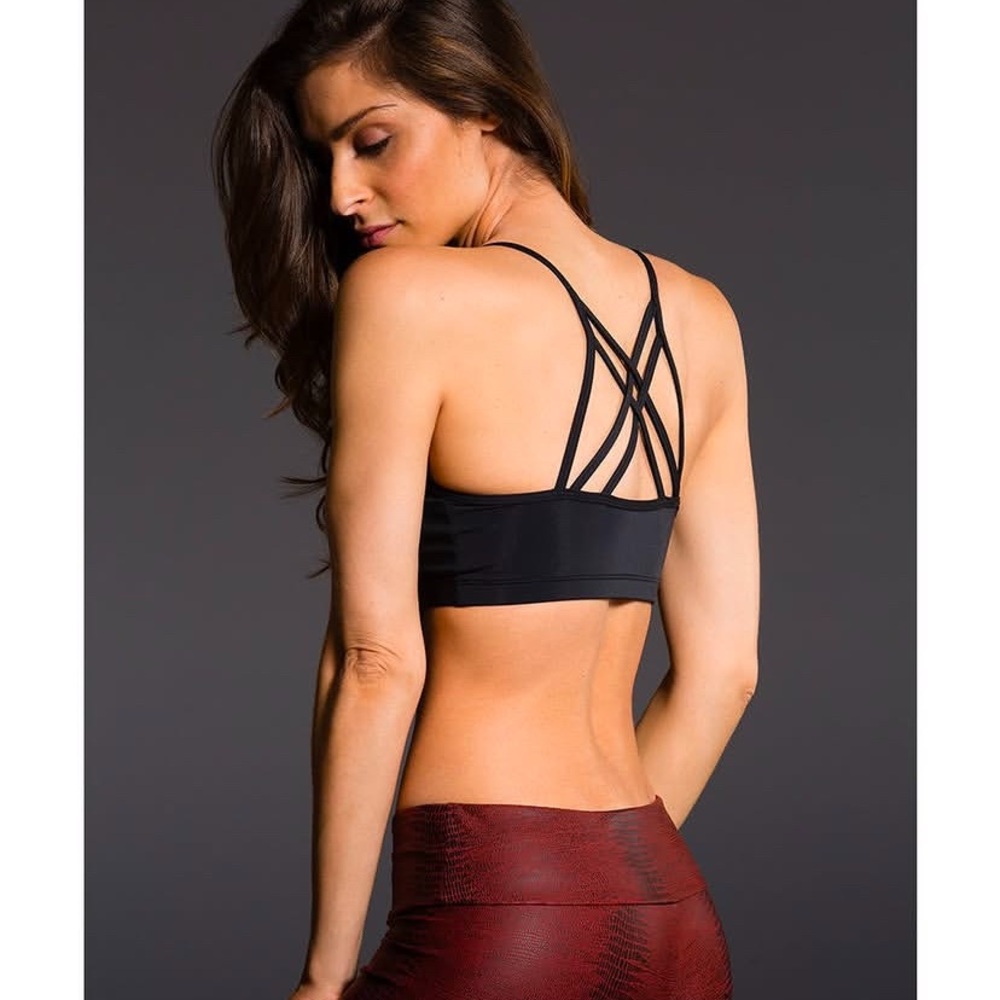 Onzie Yoga Bound Bra Top. Poppy red. 
BNWT - Picture 11 of 11